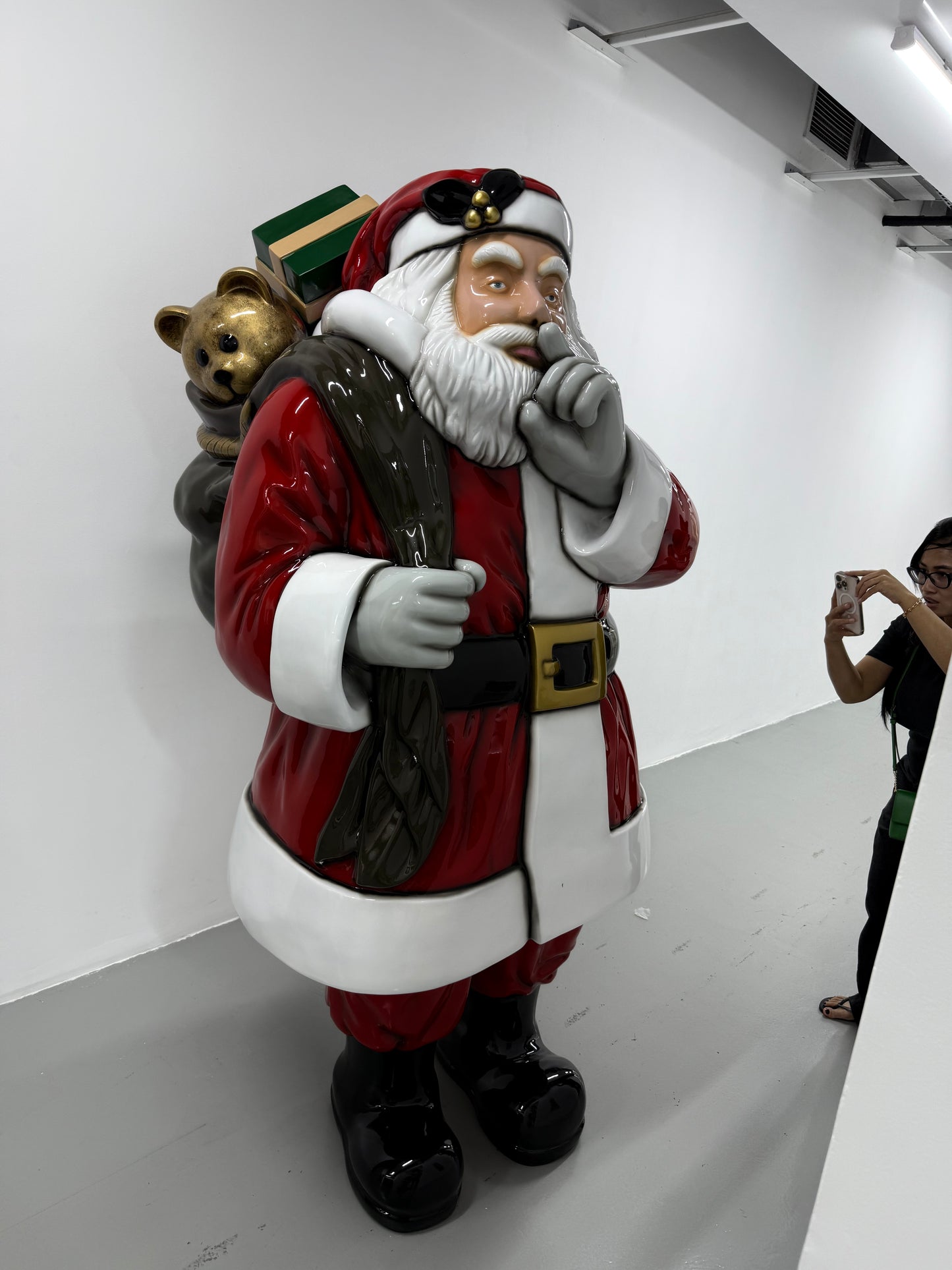 🎄 2 Metre “Shhh… Santa” – Exclusive UAE Statement Piece