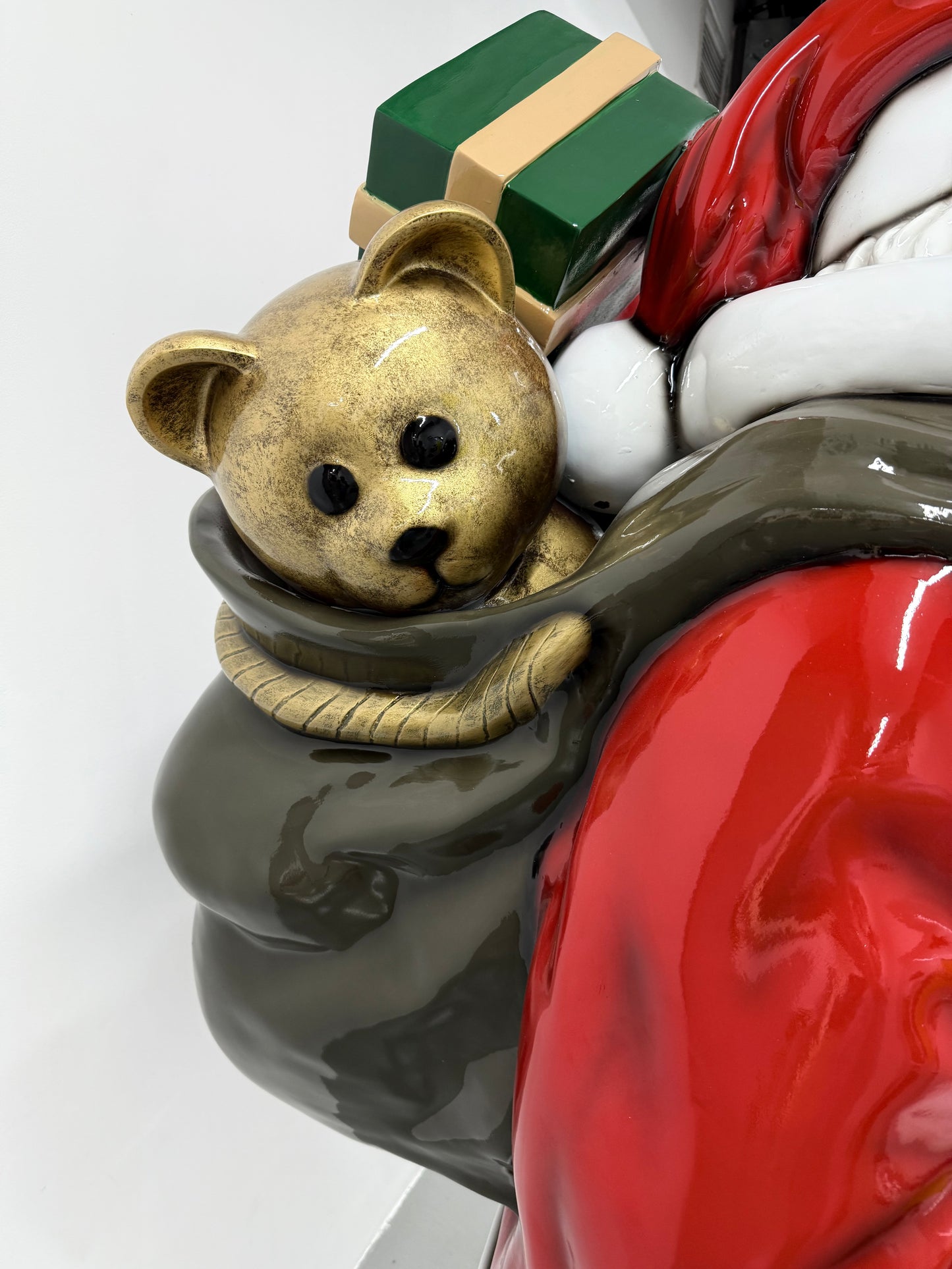 🎄 2 Metre “Shhh… Santa” – Exclusive UAE Statement Piece
